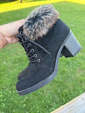 SOPHIE Faux Fur Lace Up Ankle Boots Block Heel Moto Cozy Grunge Sz 6 3689